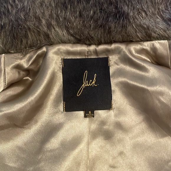 Faux fur vest w/pockets (belt not included) - Picture 11 of 11